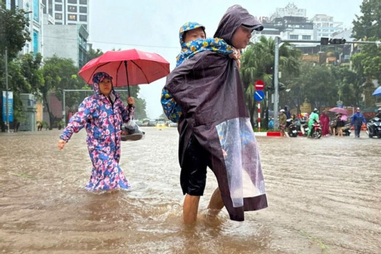 Hà Nội cho học sinh toàn thành phố nghỉ học ngày mai 1/10 vì mưa bão