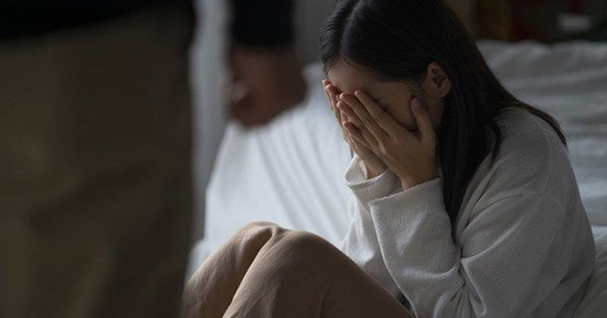 Lén cho bố mẹ đẻ 200 triệu sửa nhà, tôi bàng hoàng trước phản ứng của cả gia đình nhà chồng