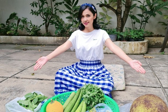 Việt Trinh ăn chay trường hơn 10 năm, tuổi U60 sống bình yên với nhan sắc khiến người hâm mộ ngỡ ngàng