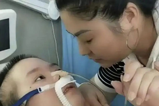 Con dâu tỉnh dậy sau nửa năm sống thực vật, nói câu khiến mẹ chồng bật khóc