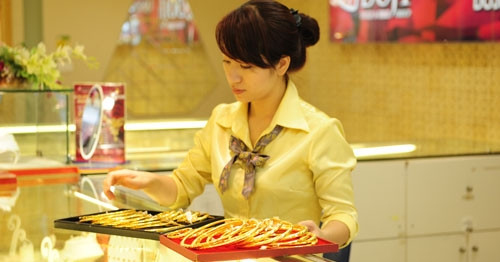 Giá vàng tăng mạnh: Đỉnh mới ở phía trước, bỏ độc quyền vẫn chưa sớm ‘hạ nhiệt'