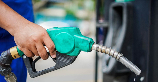 Giá xăng lại tăng lần thứ ba liên tiếp