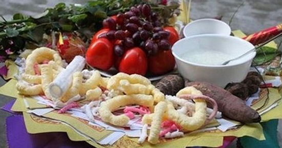 Lễ vật nào tuyệt đối không được đem cúng ‘cô hồn’,  cách bày lễ vật mâm cúng ‘cô hồn’ ai cũng nên biết