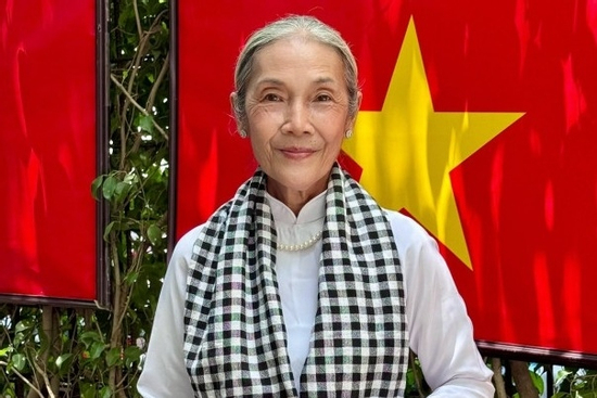 Diễn viên Thanh Hiền tuổi 73 vẫn đắt show, tiết lộ niềm hạnh phúc giản dị