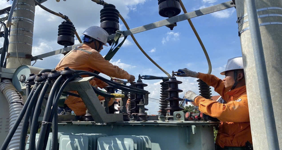 Khoản lỗ hơn 44.000 tỷ của EVN: Bộ Công Thương đưa ra 2 phương án ‘cõng' vào giá điện