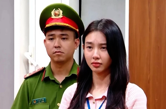 Nhận gần 7 tỷ đồng livestream bán kẹo Kera, hoa hậu Thuỳ Tiên khắc phục 3,2 tỷ