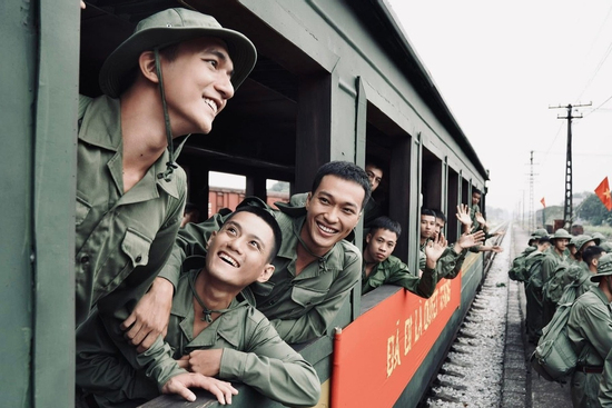 Mưa Đỏ: Đỗ Nhật Hoàng từng nhắm vai diễn khác, Phương Nam suýt trượt vai Tạ