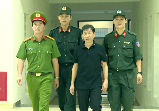 Quân sư kín tiếng đứng đằng sau trùm giang hồ Vi 'ngộ' là ai?