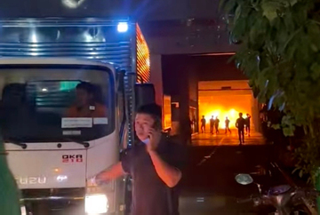 Cháy showroom ôtô ở TP.HCM, nhiều tài sản bị thiêu rụi