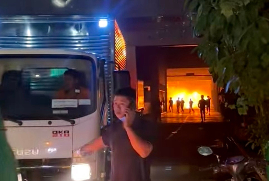 Cháy showroom ôtô ở TP.HCM, nhiều tài sản bị thiêu rụi