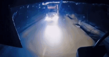 Nữ TikToker lái xe tải bị phạt tiền vì dừng giữa đường để cãi nhau với xe ngược chiều