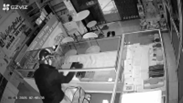 Bắt 2 thanh niên phá khóa cửa hàng, trộm 51 điện thoại ở Hà Nội