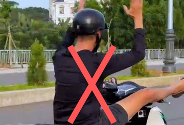 Tịch thu xe SH của nam thanh niên buông cả hai tay, dùng chân lái xe