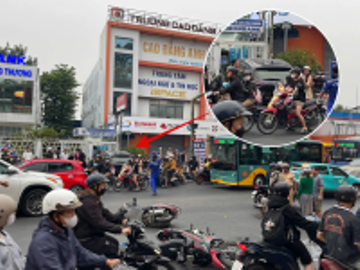 Ô tô tông liên tiếp 5 xe máy đang chờ đèn đỏ ở TP.HCM