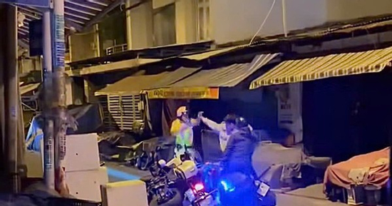 Xôn xao clip 2 người giằng co với CSGT: Vụ việc xảy ra ở phường Bảy Hiền, TP HCM