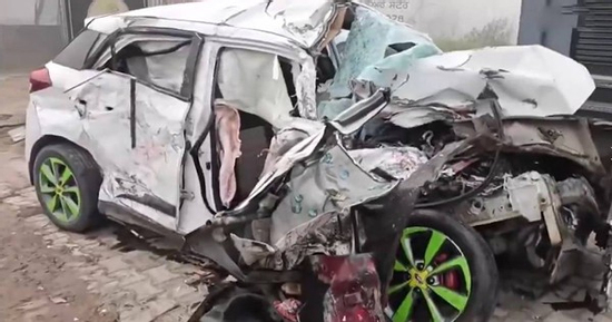 Ô tô con va chạm với xe buýt, 4 người tử vong thương tâm