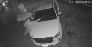 Truy tìm người đập phá ô tô ở Nghệ An