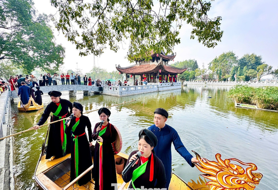 Bộ Chính trị: Ngày 24/11 hằng năm là 'Ngày Văn hóa Việt Nam', người lao động được nghỉ hưởng nguyên lương