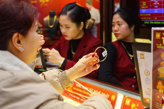 Giá vàng hôm nay 13/1: Cao nhất lịch sử, vượt 4.600 USD/ounce