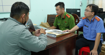 Vụ xe khách rượt đuổi xe tải ở Đồng Tháp: Khởi tố, bắt tạm giam cả 2 tài xế