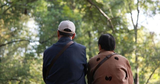 Mua nhà báo hiếu cha mẹ, nhưng chỉ 1 năm sau tôi phải đưa ông bà về quê