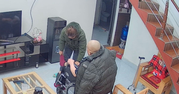 Thông gia tai biến, gãy chân, người phụ nữ Thái Nguyên sớm chiều sang chăm sóc