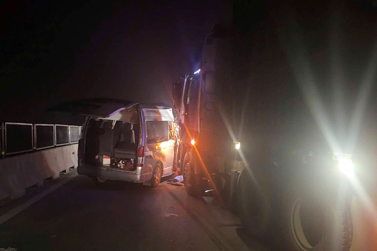 Xe khách chở 11 người gặp nạn trên cao tốc Pháp Vân - Nghi Sơn, 4 người tử vong