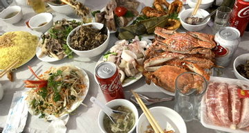 Cầm 300 nghìn mừng cưới bạn, cô gái vội đổi phong bì khi thấy mâm cỗ