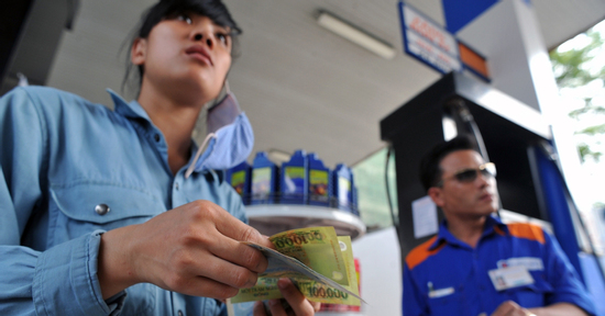 Giá xăng dầu đảo chiều đi lên, RON95 lên gần 19.000 đồng/lít