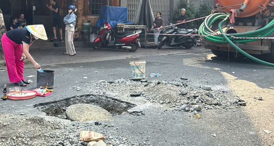 Hai công nhân tử vong khi nạo vét hố ga ở TPHCM