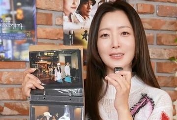 Kim Hee Sun chia sẻ câu chuyện đằng sau tình bạn đặc biệt với Jackie Chan