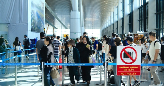 Bất ngờ giá vé máy bay chặng TPHCM - Hà Nội dịp Tết