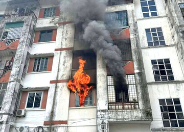 Cháy căn hộ chung cư ở Nghệ An, nhiều tài sản bị thiêu rụi