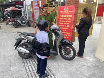 Con khóc không chịu đi học, mẹ chở thẳng tới... đồn công an ở Đà Nẵng