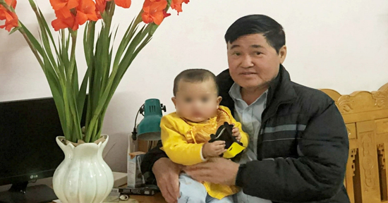 Rơi hết tiền và điện thoại quý ở Hà Nội, người đàn ông vỡ oà khi được trả lại