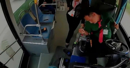 Tài xế đột quỵ sau vô lăng: Bác sĩ cảnh báo nóng vì liên quan nhiều nhân mạng