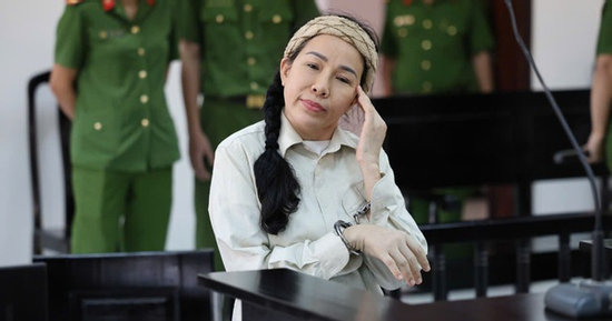 Vợ chồng bà Nguyễn Phương Hằng không đến toà theo giấy triệu tập, bà Đinh Lan muốn hoãn phiên toà