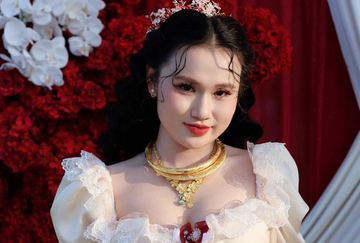 Cô dâu Cà Mau tự may váy cưới 'không giống ai', mẹ chồng khen hết lời