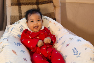 Con gái tròn 4 tháng tuổi, vợ chồng H'Hen Niê có tâm sự gây chú ý