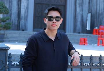 Đình Bắc ngoài sân cỏ: Gu ăn mặc tối giản nhưng vẫn toát lên vẻ nam tính cuốn hút