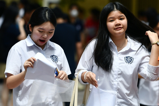 Cuộc đua vào lớp 10 công lập: Mở thêm lối đi để phụ huynh và học sinh bớt khổ