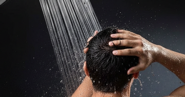 Ngày nắng, đêm lạnh và rủi ro từ thói quen tắm khuya