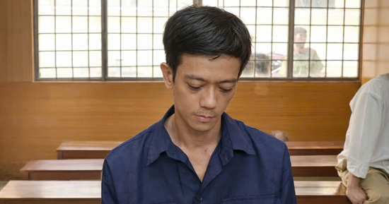 Bị cấp trên nhắc nhở, cấp dưới dùng axit trả thù