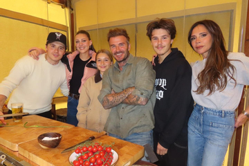 Brooklyn Beckham vạch trần cả gia đình