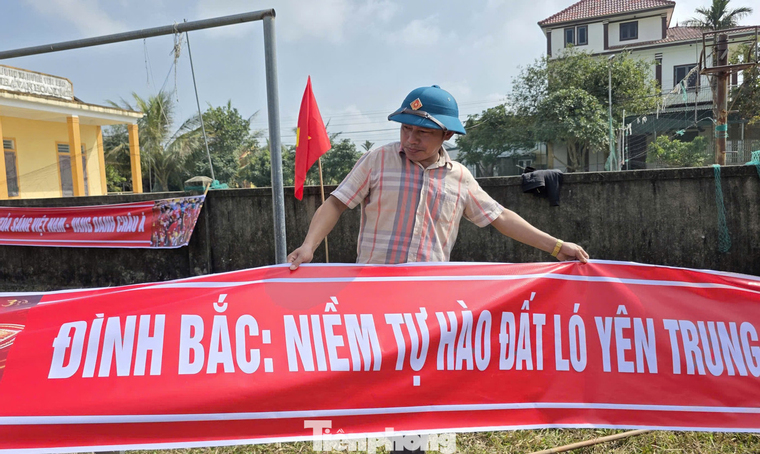 Người dân quê nhà Đình Bắc lắp màn hình cỡ lớn 'tiếp lửa' U23 Việt Nam