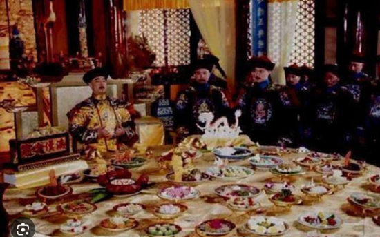 Thực hư chuyện hoàng đế Trung Quốc không được ăn quá 2 miếng mỗi món