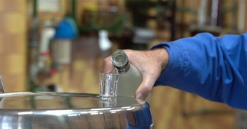 Bàn chân biến dạng, sùi u nham nhở vì thức uống triệu đàn ông dùng