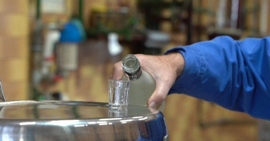 Bàn chân biến dạng, sùi u nham nhở vì thức uống triệu đàn ông dùng