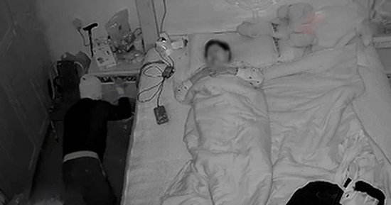 Trộm đột nhập vào phòng ngủ, người phụ nữ có màn xử lý bất ngờ