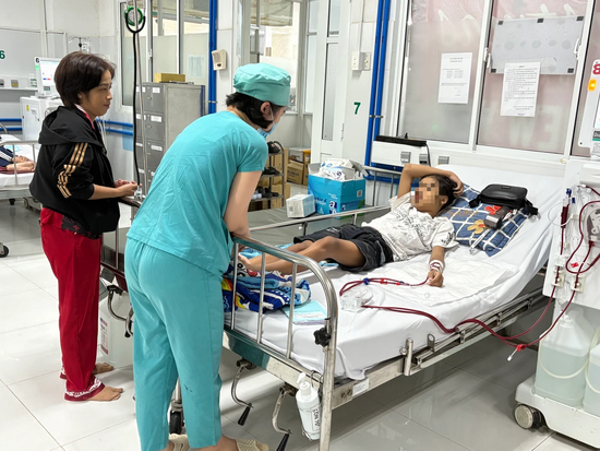 Vì sao ngày càng nhiều trẻ phải chạy thận?